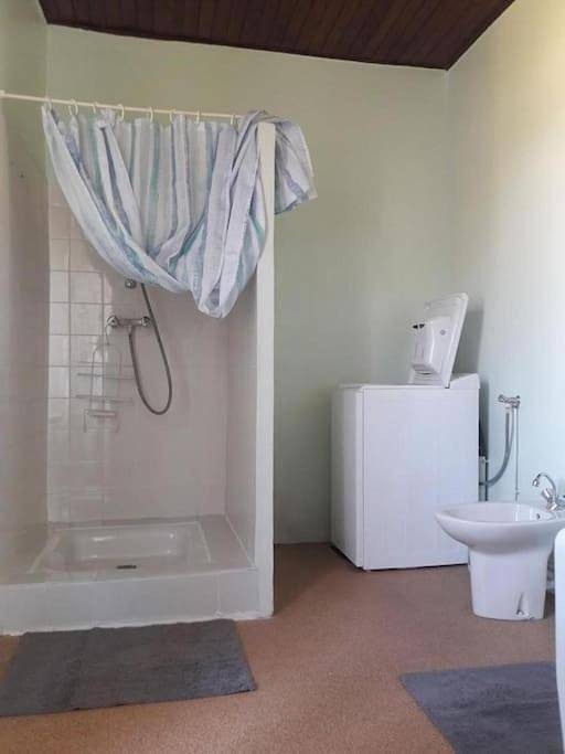 Location de vacances pour 6 personnes, avec jardin et terrasse ainsi que vue et piscine à Crégols - 3