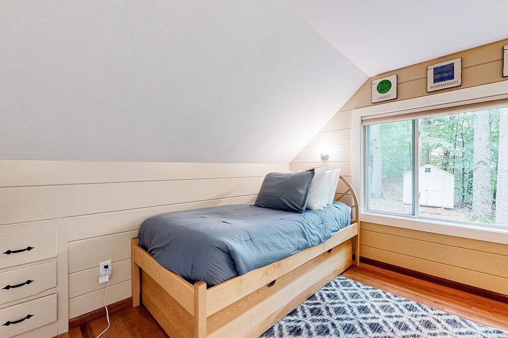 Serene getaway with private sauna, firepit, deck, grill, balcony, & washer/dryer in Gilford, Lake Winnipesaukee