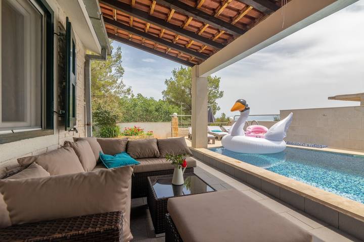 Ferienhaus für 8 Personen, mit Balkon/Terrasse und Pool, mit Haustier