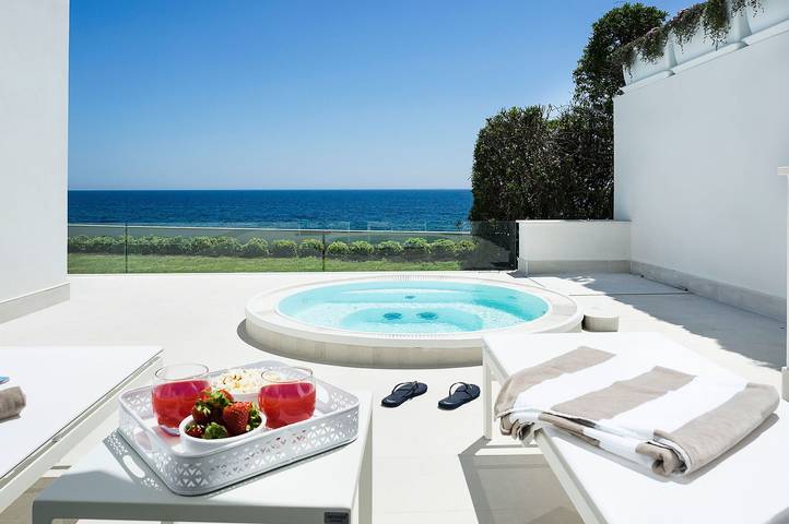 Villa for 3 people, with terrace and garden in Syracuse