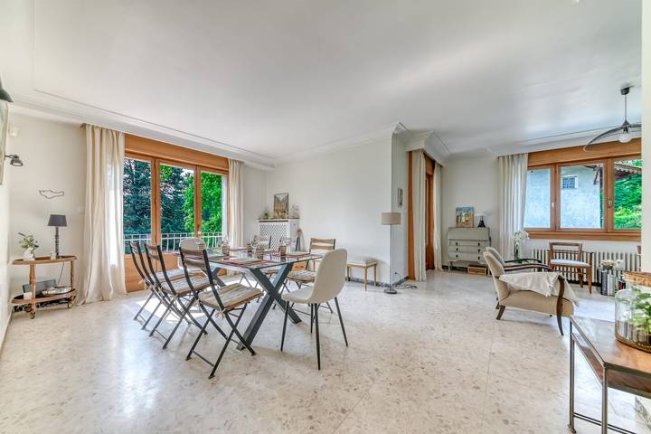 Location de vacances pour 7 personnes, avec piscine ainsi que jardin et balcon, adapté aux familles à Écully - 4