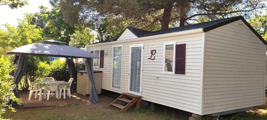 Camping pour 4 personnes, avec jardin et piscine