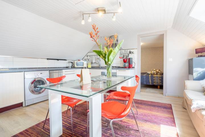 Maison de vacances 'Les Géraniums À 800m Plage' avec terrasse privée, jardin partagé et Wi-Fi in Kerlaz, Région de Châteaulin