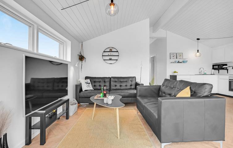 Hel ferielejlighed, Ferielejlighed for 6 personer med have in Stillinge Strand, Slagelse