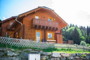 Chalet für 6 Personen, mit Sauna und Balkon sowie Garten im Lungau
