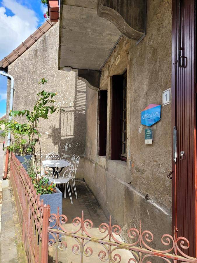 Gîte pour 6 personnes, avec terrasse à Saint-Sernin-du-Plain - 3