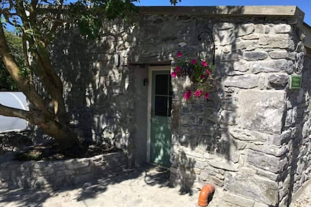 Cozy Irish cottage, located on the Wild Atlantic Way! in County Clare