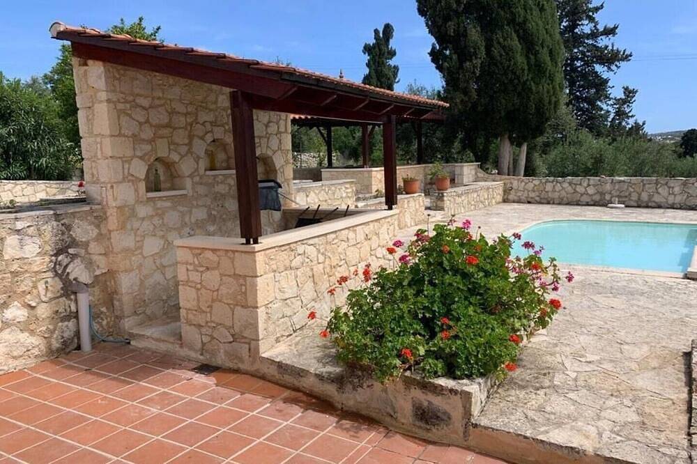 Handsome stone Cretan Villa just 3Km from the beaches of Kalives and Almirida in Armeni, Chania und Umgebung