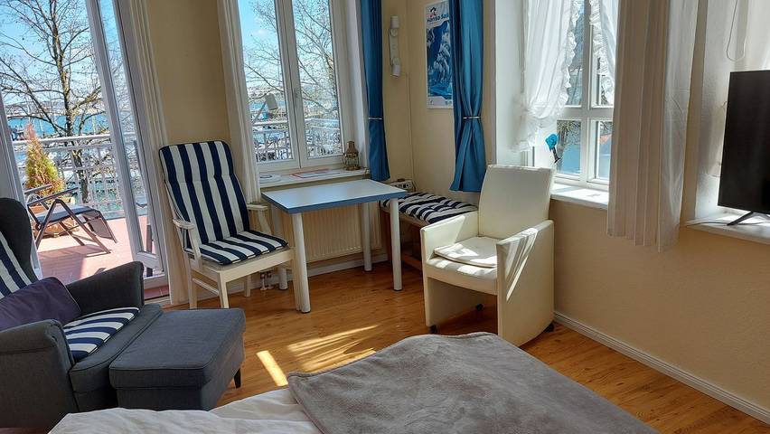 Ferienwohnung für 2 Personen, mit Balkon in Warnemünde - 2