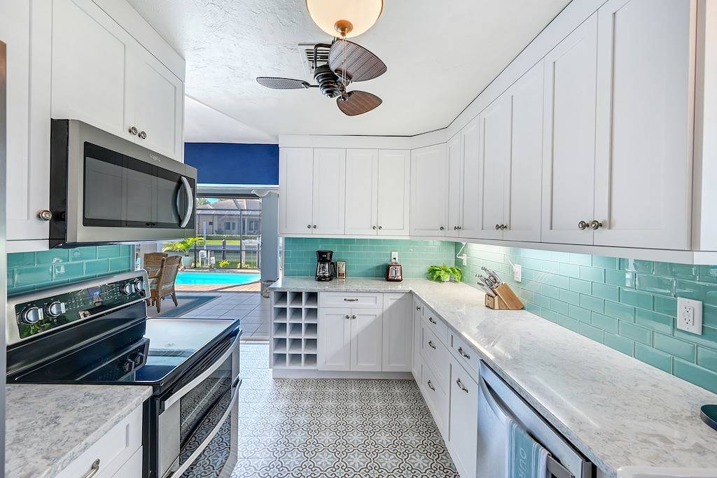 Charming and cozy with a dock for your boat and minutes to the Beach in Marco Island, Southwest Florida