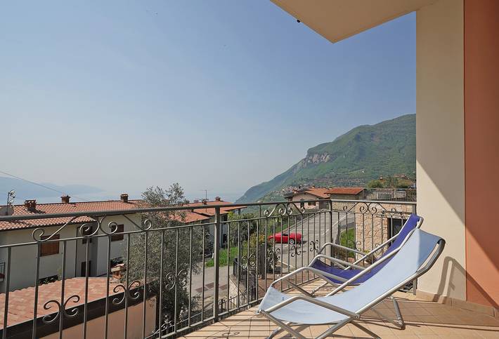Ferienwohnung für 5 Personen, mit Terrasse und Garten sowie Seeblick in Tignale