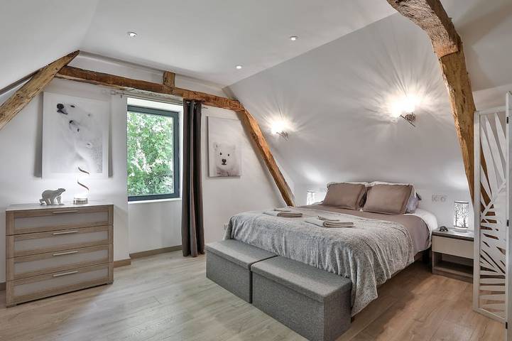 Ferme des Petites Oreilles: 4-star vacation home, 90 animals, and 25.7 ha. Ideal for families in Montignac, Périgord Noir