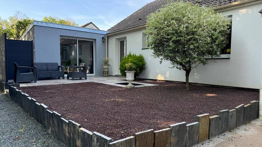 Location de vacances pour 2 personnes, avec jardin ainsi que vue et terrasse à Villeneuve-Saint-Denis - 3