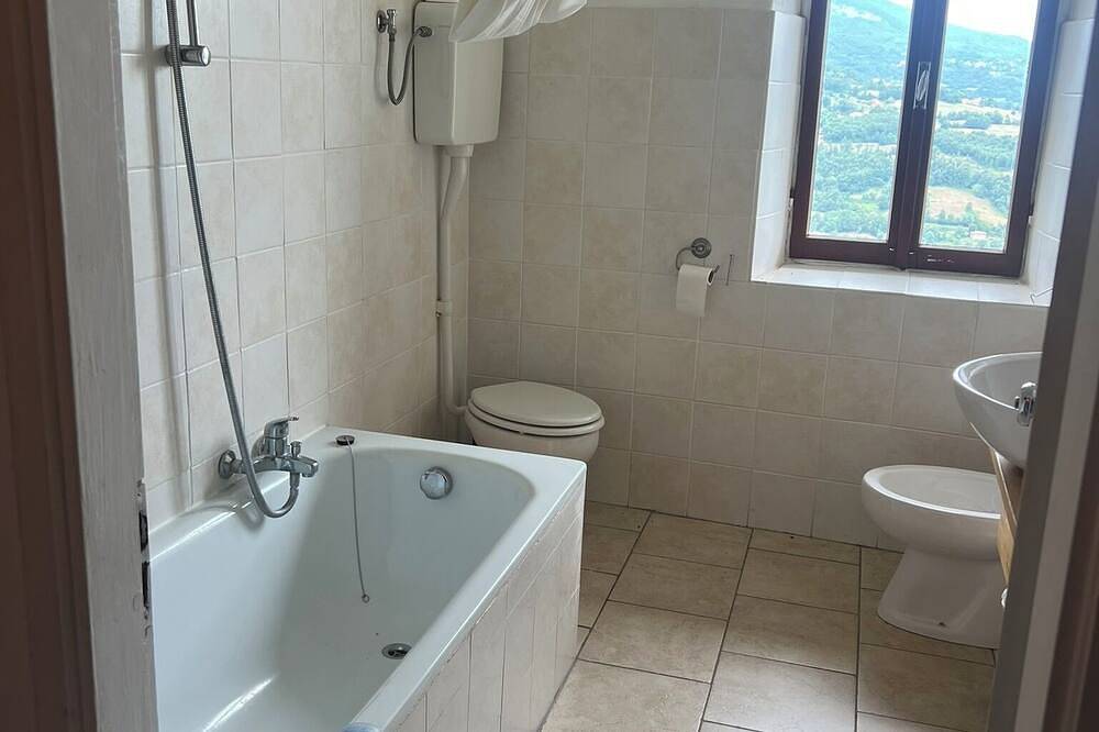 Casa Santini 1. Mountain retreat in Villa Minozzo, Reggio Emilia Province
