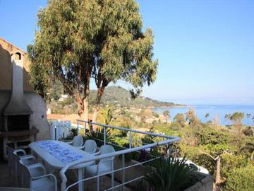 Gîte pour 6 personnes, avec terrasse dans Plage de Mare e Sole