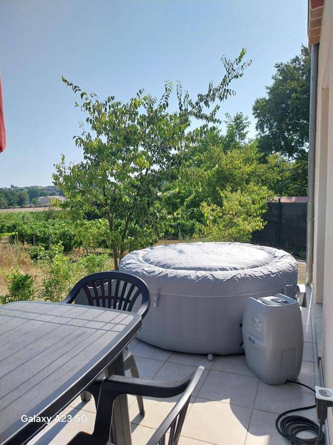 Location de vacances pour 3 personnes, avec jardin et vue à Lablachère - 2