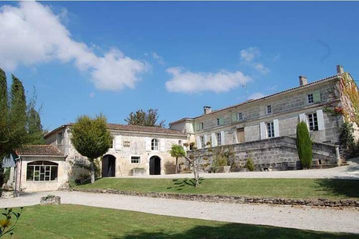 Location de vacances pour 15 personnes, avec jardin et terrasse à Moulidars