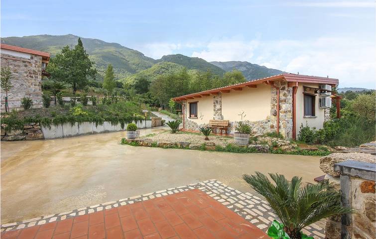 Senerchia Garden Apartamento con Piscina y Parking in Senerchia, Provincia d'Avellino