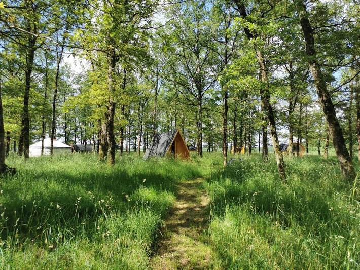 Tente pour 2 personnes, avec piscine ainsi que jardin et terrasse, animaux acceptés