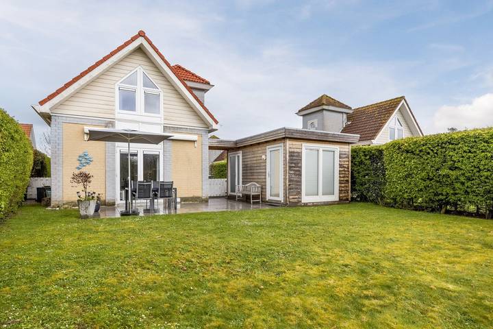 Villa für 4 Personen, mit Terrasse und Garten - 1