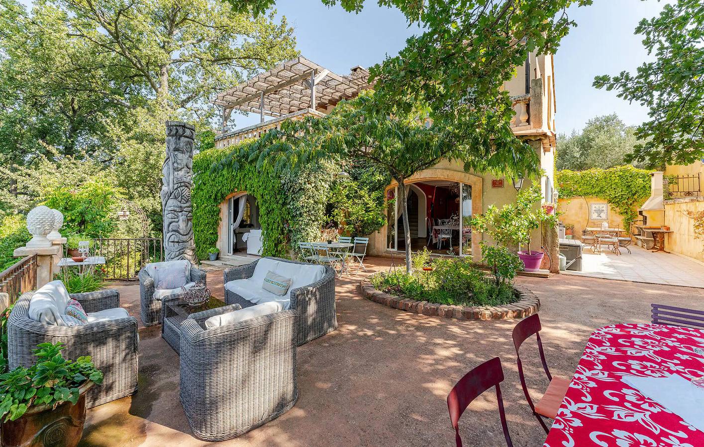 Charmante Unterkunft, 300 m vom Stadtzentrum von Robion entfernt: Pool, WLAN und Tischtennis in Robion, Regionaler Naturpark Luberon