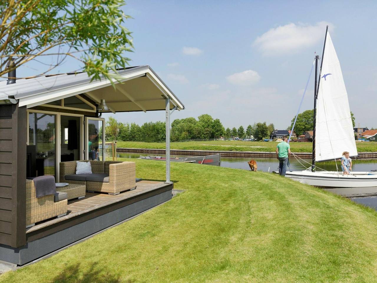 Thatched water villa with microwave, in the Sneekermeer area in Friesland