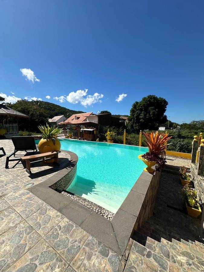 Casa de vacaciones para 8 personas, con sauna y piscina además de jacuzzi y jardín - 1