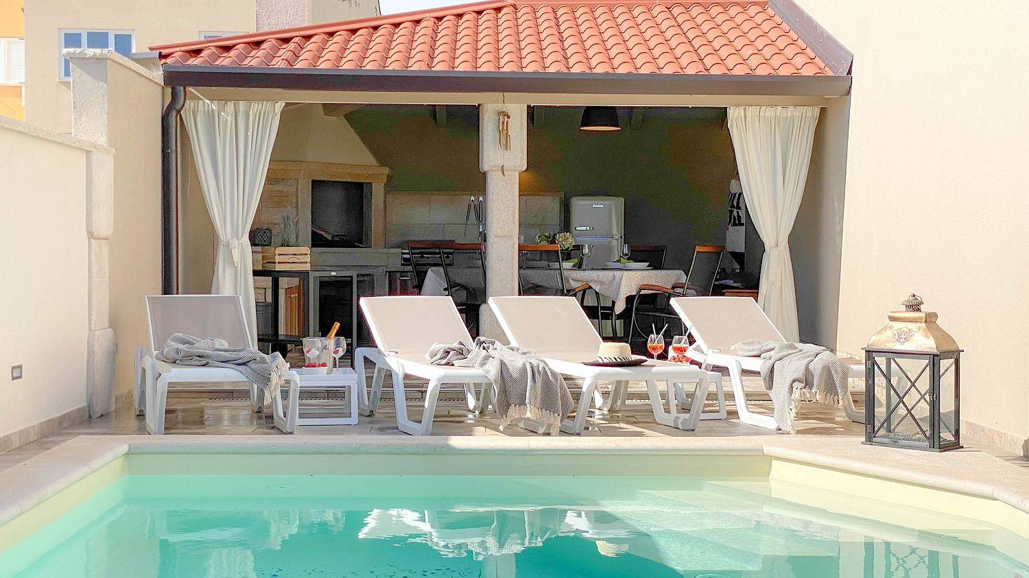 Traumhafte Casa mit zwei Grill, Privatpool, Waschmaschine, Trockner in Mareda, Umag und Umgebung