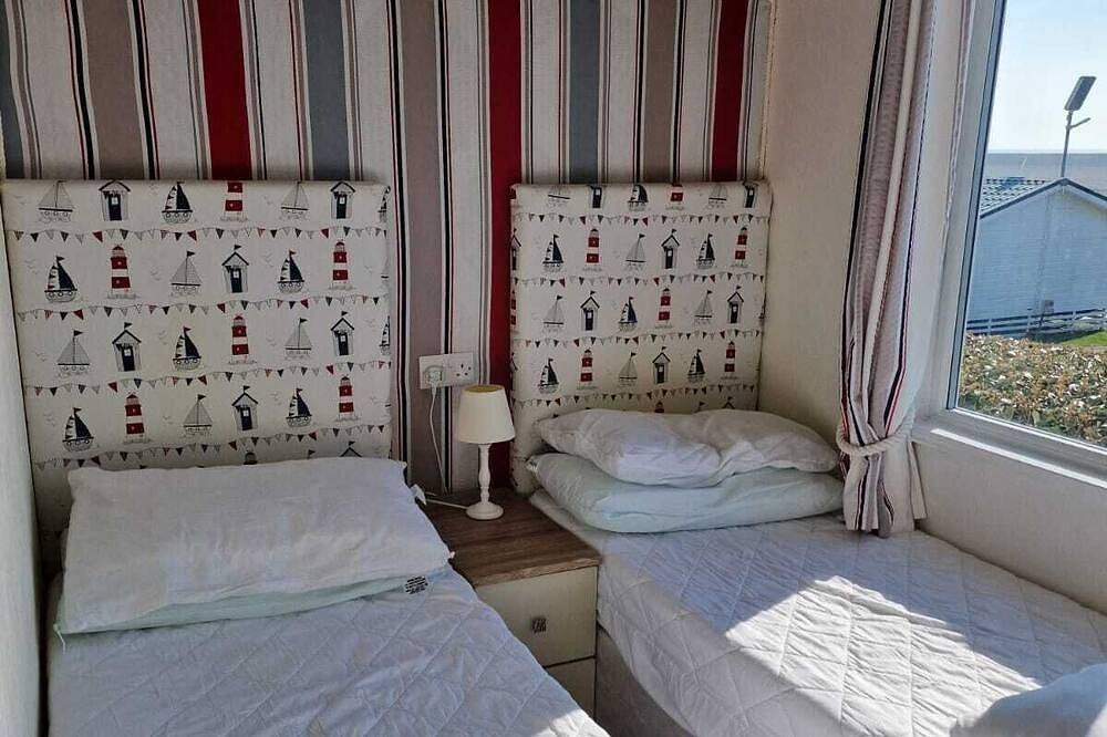 Skydeck Holiday home with fabulous views over Chesil Beach and Portland Harbour in Weymouth, Dorset