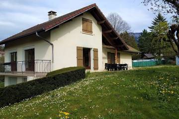 Gîte pour 6 personnes, avec balcon et jardin dans Fillière