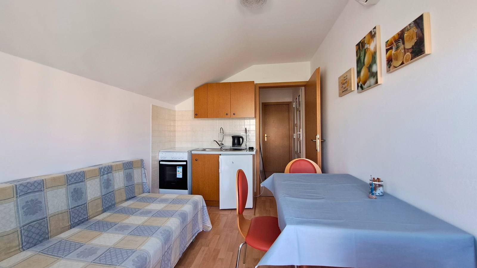 Ganze Wohnung, 1-Zimmer-Ferienwohnung mit Balkon Lopar (Rab) -c in Lopar, Rab
