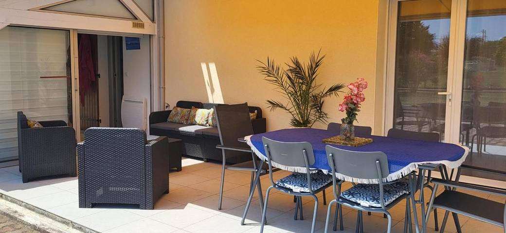 Location de vacances pour 6 personnes, avec piscine et jardin ainsi que jacuzzi et terrasse à Vélines - 2