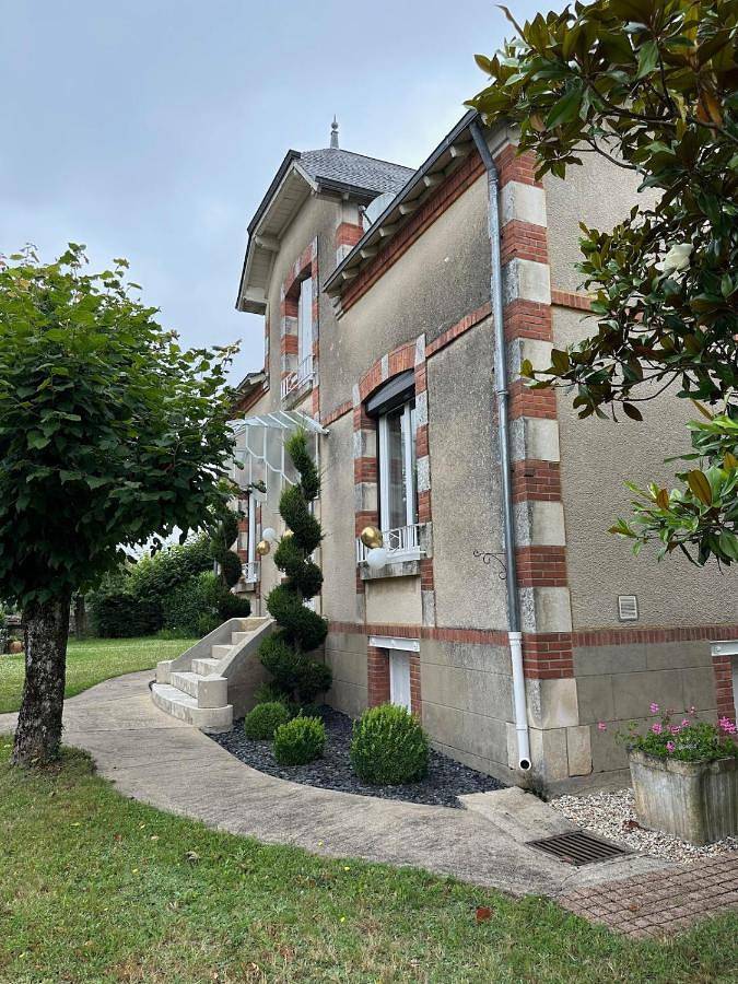 Location de vacances pour 8 personnes, avec terrasse à Aubigny-sur-Nère