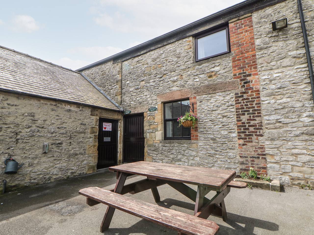 Log Cabin for 4 People in Bakewell, Peak District