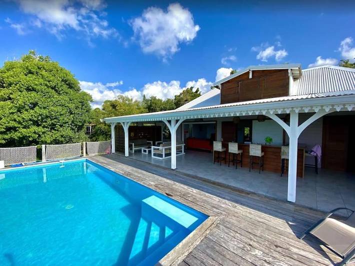 Location de vacances pour 8 personnes, avec piscine ainsi que terrasse et vue, animaux acceptés dans Ecomusée de Marie-Galante - 4