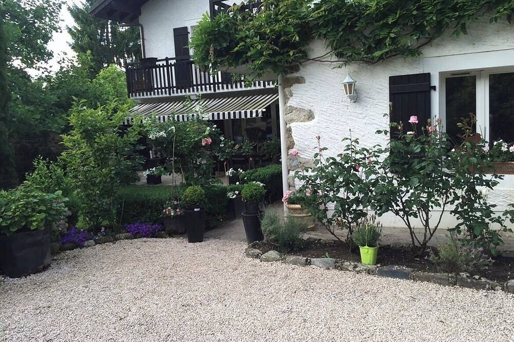 Charming Safarie Room  in Veigy-Foncenex, Thonon-les-Bains region
