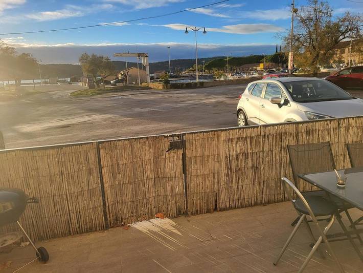 Location de vacances pour 6 personnes, avec vue et terrasse, animaux acceptés à Berre-l'Étang - 2