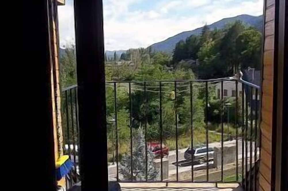 Maribel Tourist Apartment for 5 people in Biescas, Spanish Pyrenees