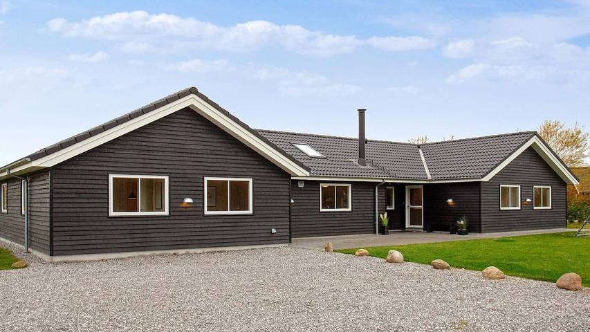 Ferienhaus für 23 Personen, mit Sauna und Terrasse sowie Whirlpool und Pool auf Seeland