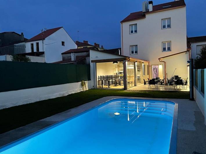Casa de huéspuedes para 4 personas, con Terraza además de Jardín y Vistas en Melide