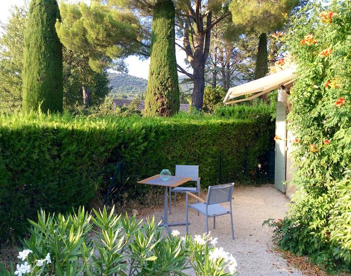 Gîte pour 2 personnes, avec jardin ainsi que piscine et terrasse à Lourmarin - 2