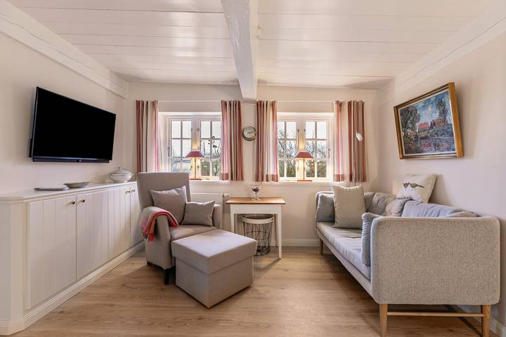 Luxury Frisian House Matzen with Swimming Pond – Gem near Sylt by the Danish Border