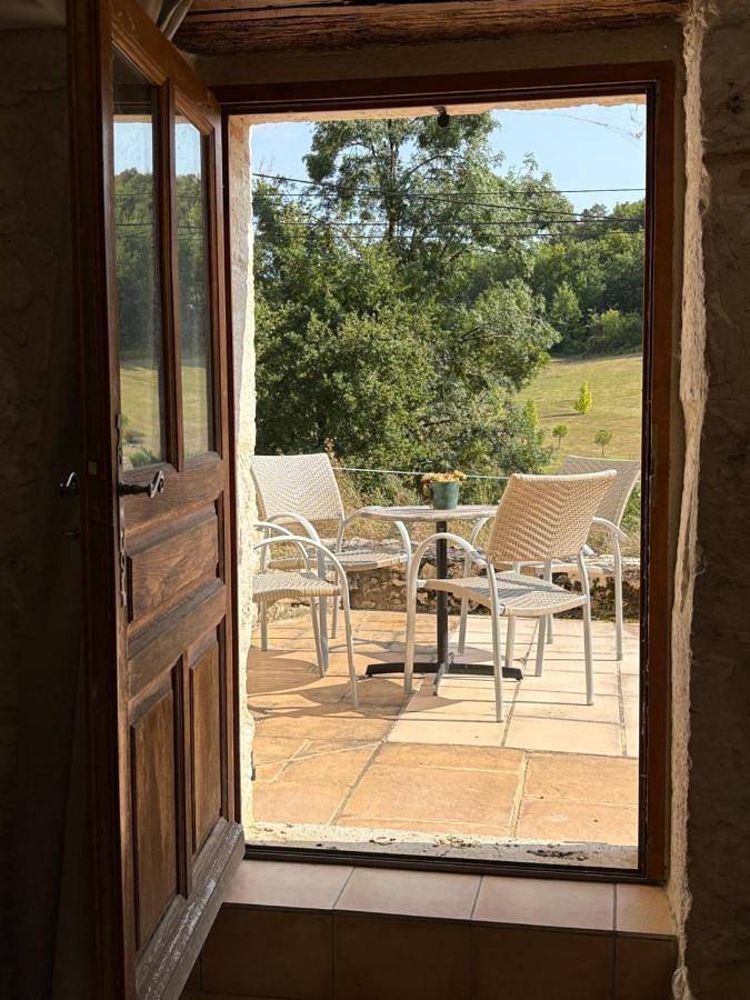 Location de vacances pour 7 personnes, avec jacuzzi ainsi que jardin et piscine à Anthé - 3