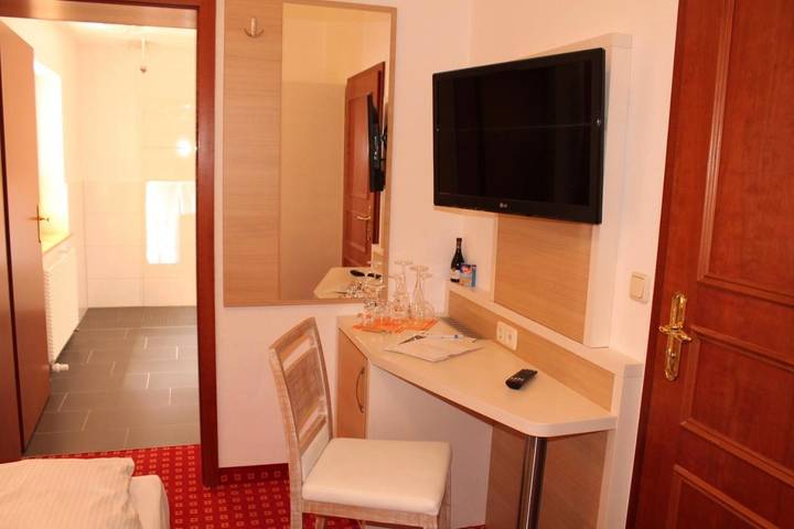 Hotel für 2 Personen, mit Terrasse und Garten sowie Sauna in Bernburg - 4