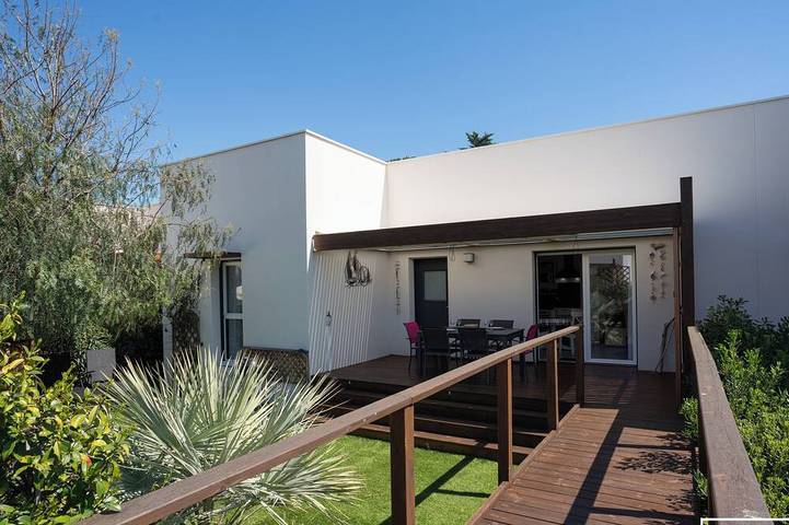 Maison de vacances pour 6 personnes, avec piscine ainsi que balcon et jardin dans Plage de la Farinette