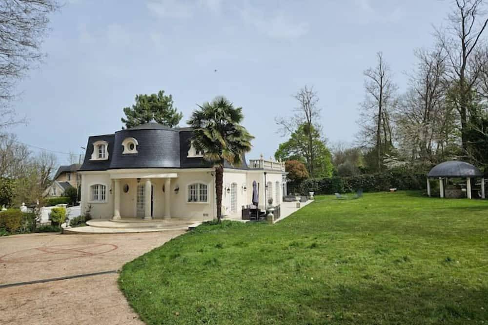 Villa Sweet Birds in Noisy-le-Grand, Sena-Saint Denis