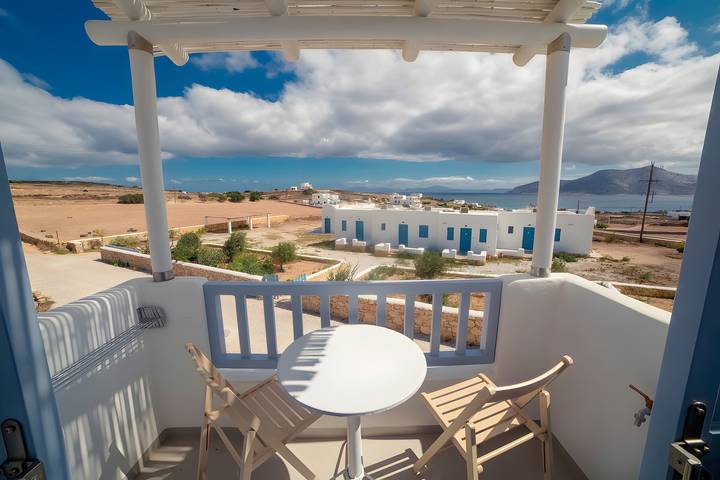 Vacation rental for 3 people, with garden in Greek Islands