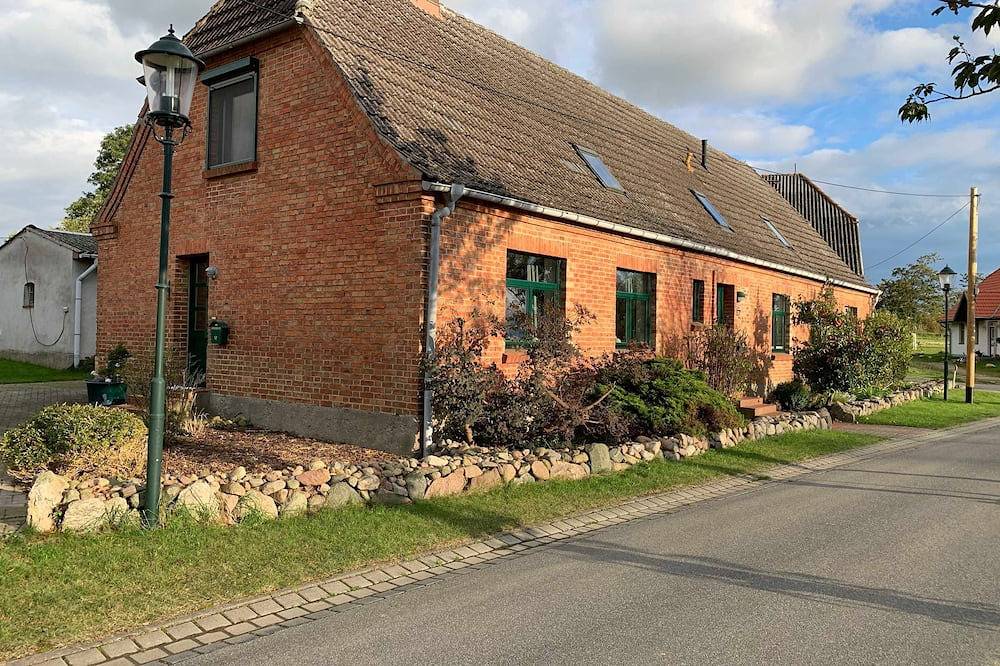 Ganze Wohnung, Gemütliches Ferienhaus in Barlin, unweit Dargun - Ferienwohnung (Marcath in Dargun, Mecklenburgische Seenplatte