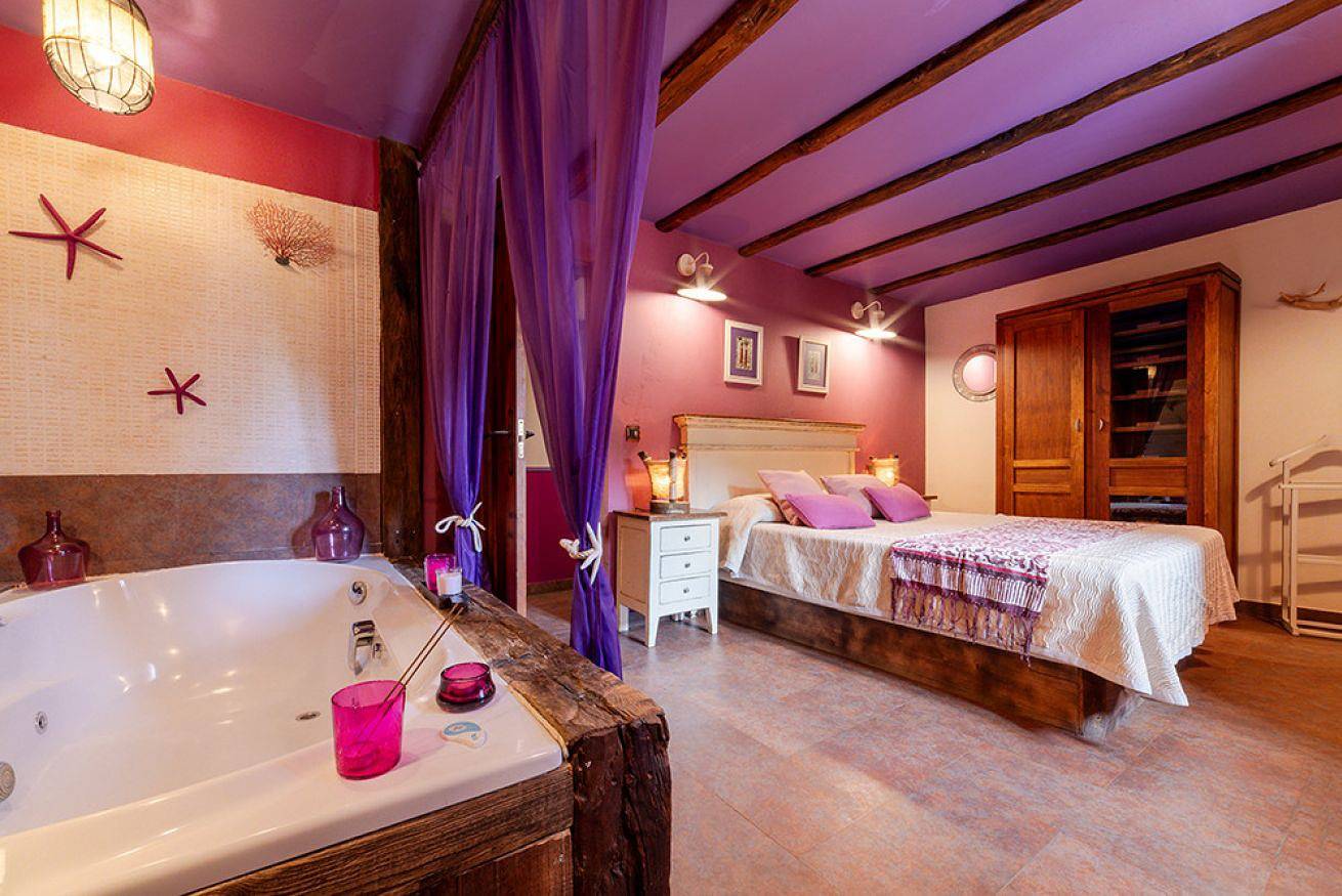 Apartamento entero, Apartamento 15. Suite con Terraza, Jacuzzi  y Chimenea in Potes, Cordillera Cantábrica