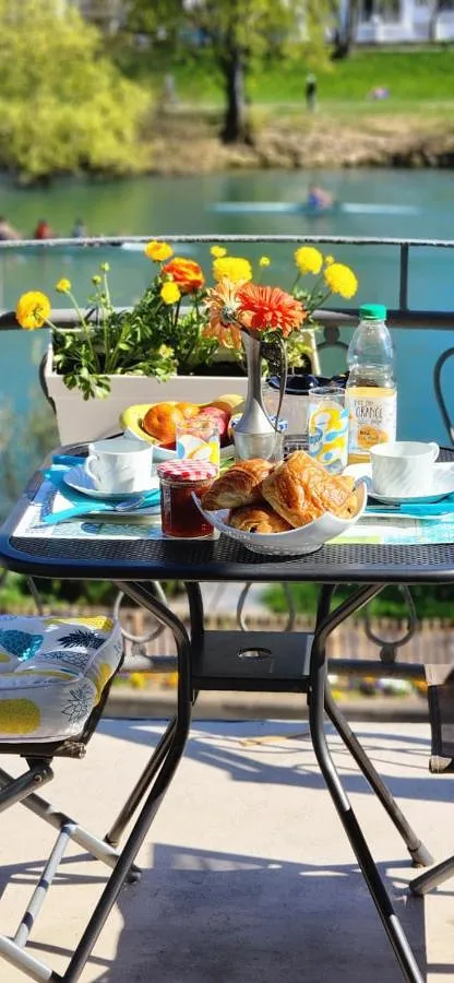 Bed and Breakfast für 2 Personen, mit Ausblick und Balkon sowie Seeblick - 1